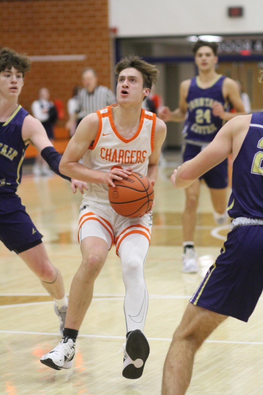 Sophomore Kelby Harwood led the Chargers with 14 points.